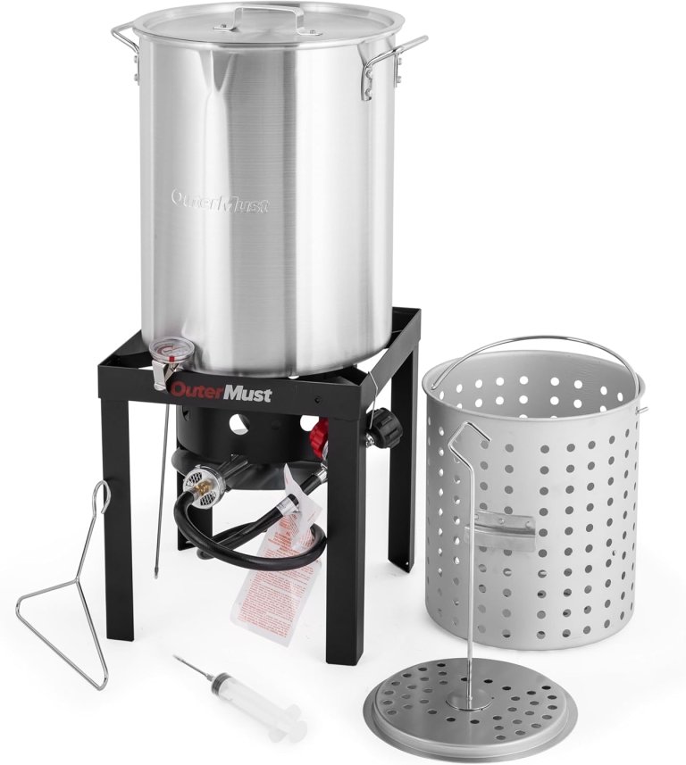 The OuterMust outdoor turkey fryer on a white background