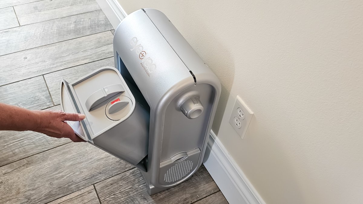 Removing the Dust Bin from the EyeVac