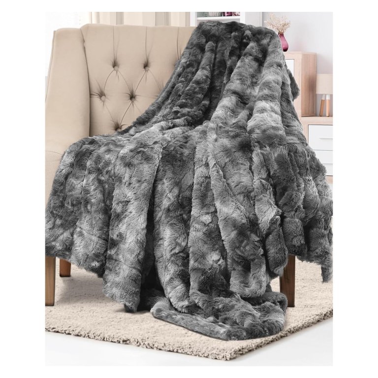 The Best Home and Garden Gifts on Amazon Everlasting Comfort Faux Fur Throw Blanket