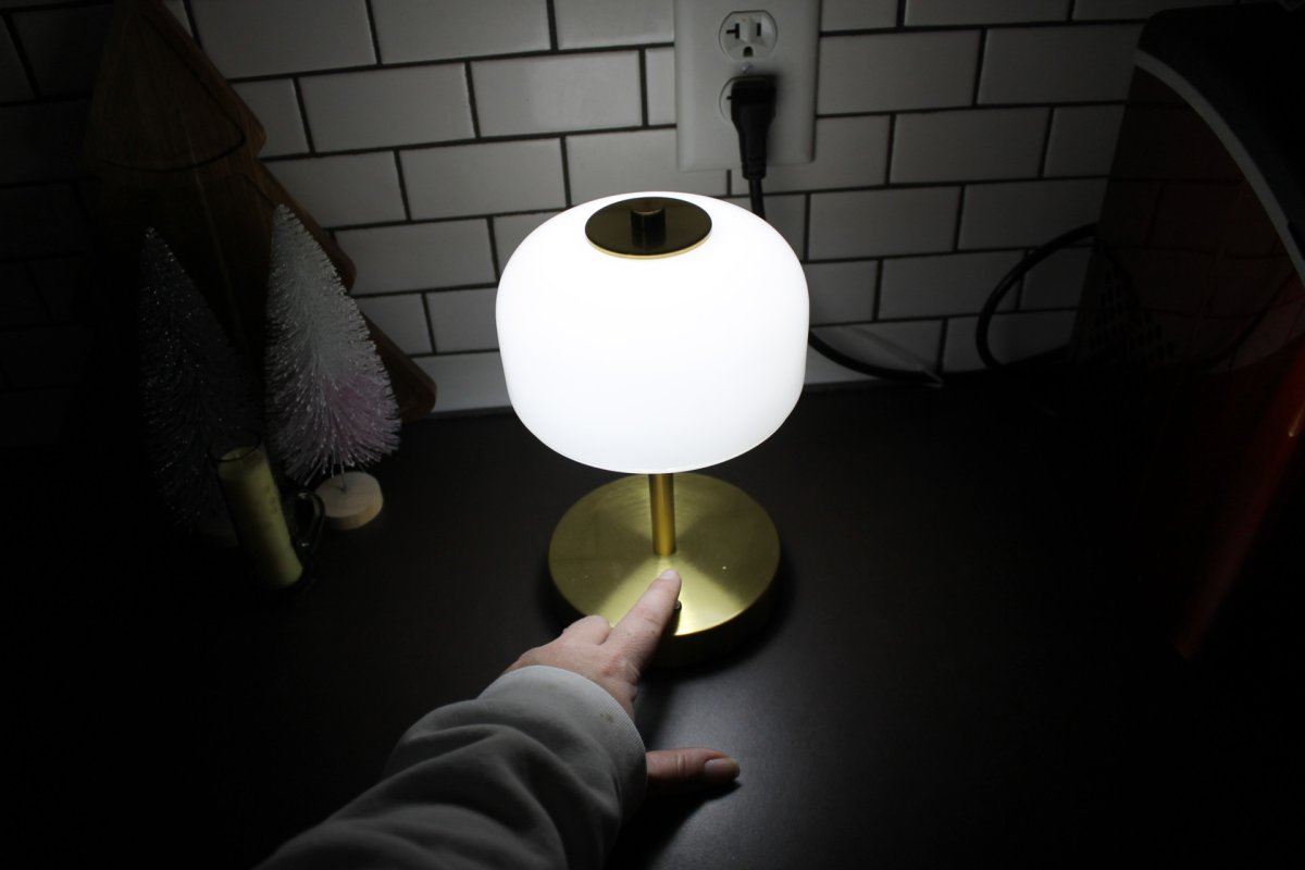 Changing light brightness on oneach rechargeable lamp