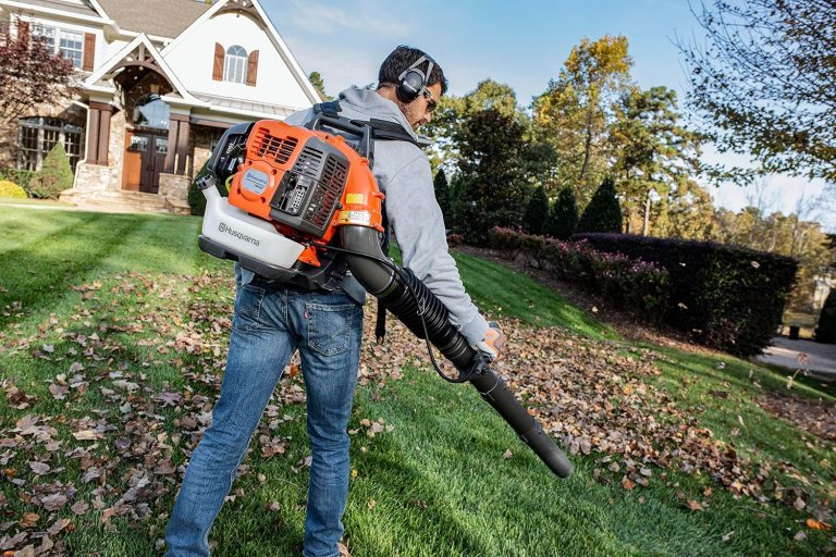 Husqvarna backpack leaf blower