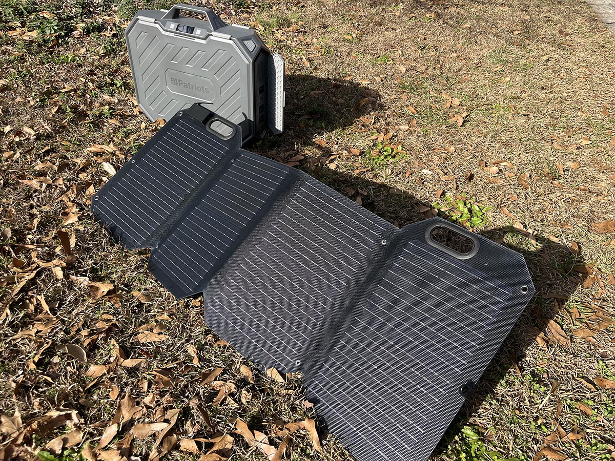 4Patriots AlphaCase Elite_solar panel included