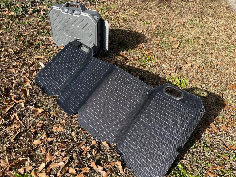 4Patriots AlphaCase Elite_solar panel included