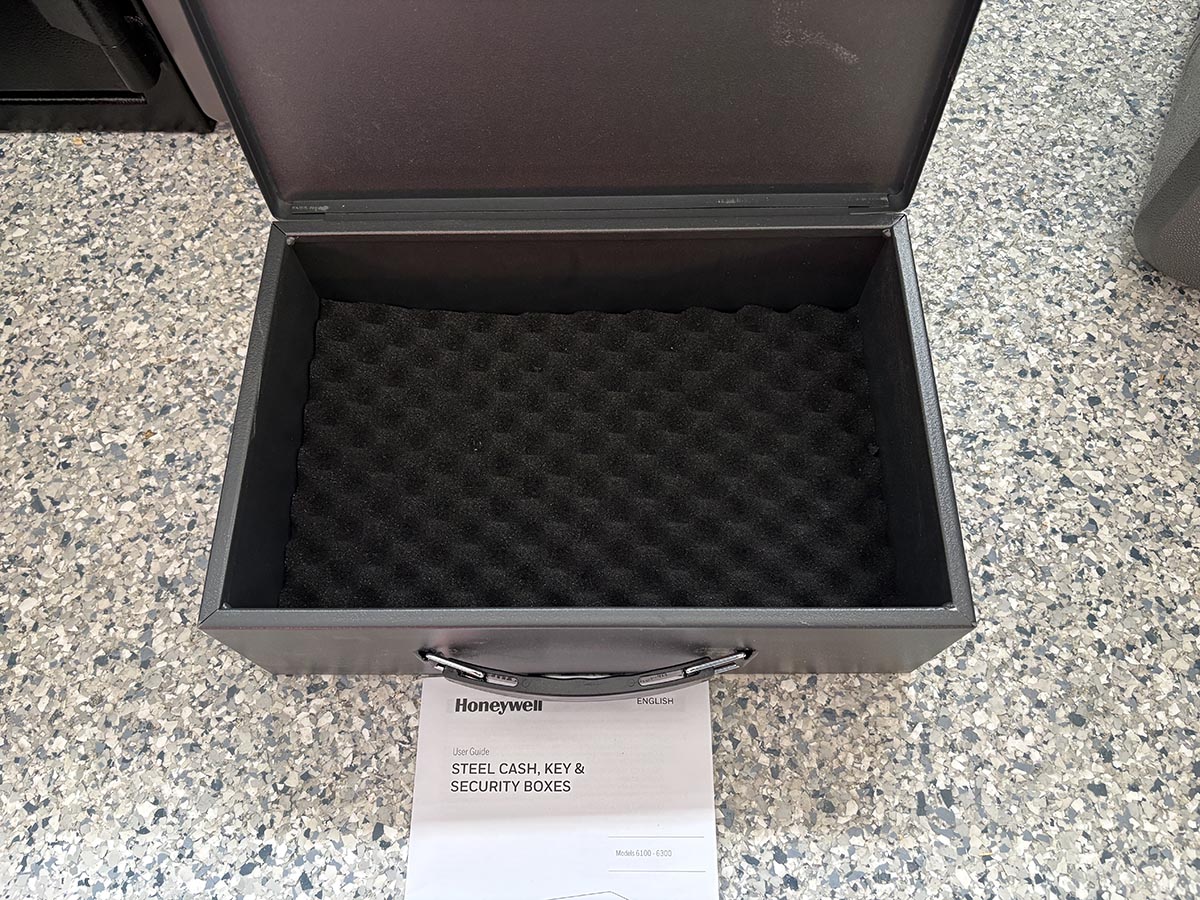 Honeywell 6104 Fire-Resistant Steel Security Box interior