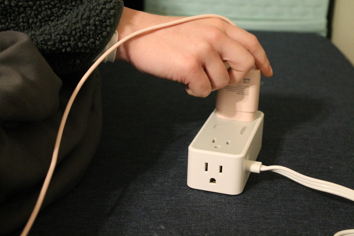 Plugging phone charger into Tessan power strip