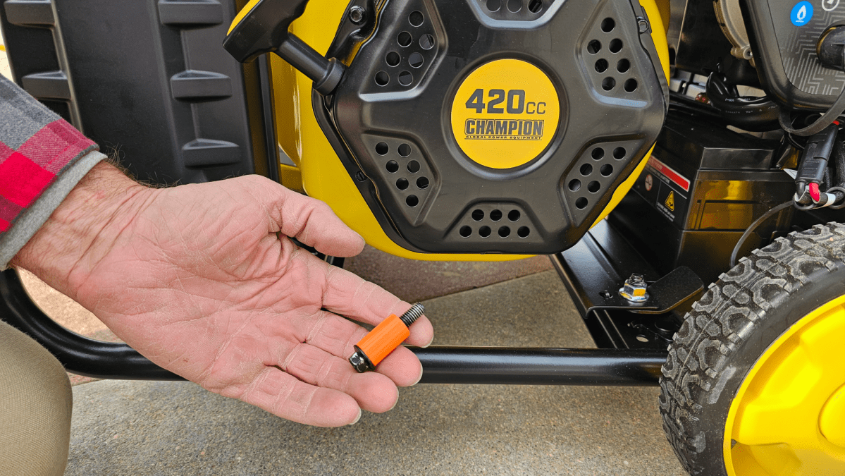 Remove shipping bolts before starting the engine