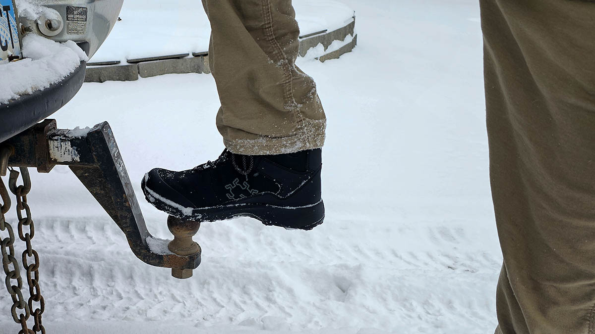 IceBug Pace3 on trailer hitch