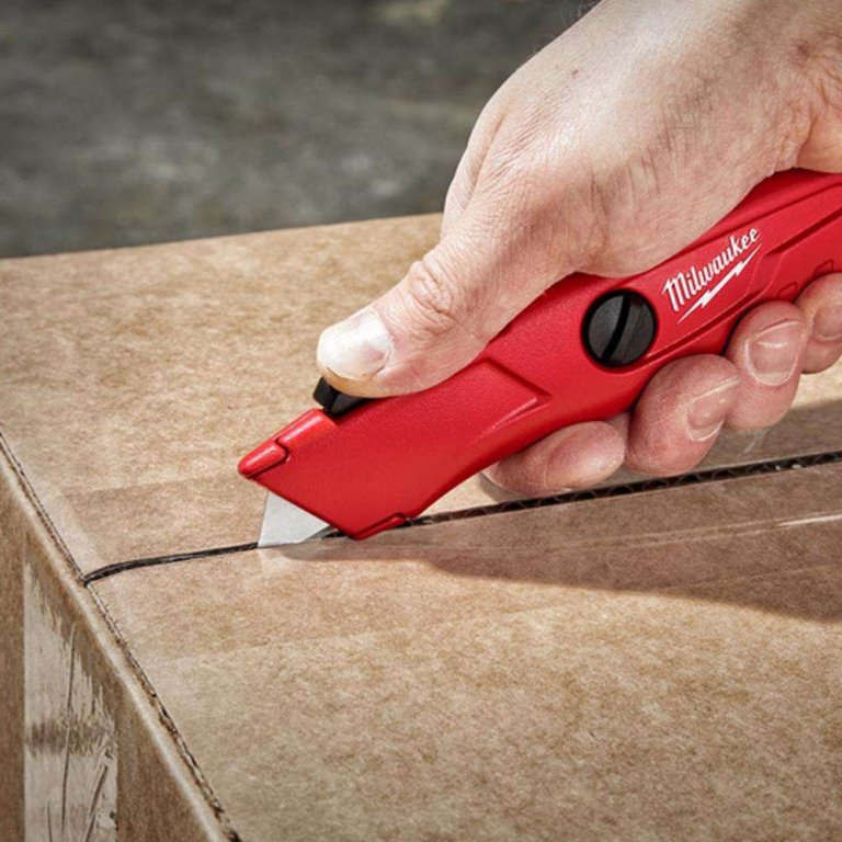 Milwaukee Everyday Gear Deals Milwaukee Fastback Self-Retracting Safety Knife