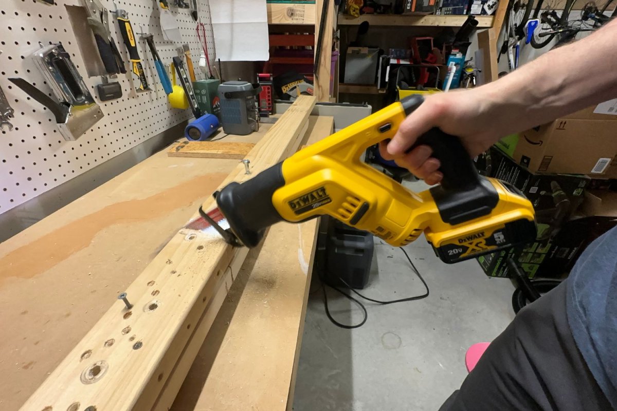 BEST COMPACT DeWalt DCS387 20V Variable Speed Reciprocating Saw