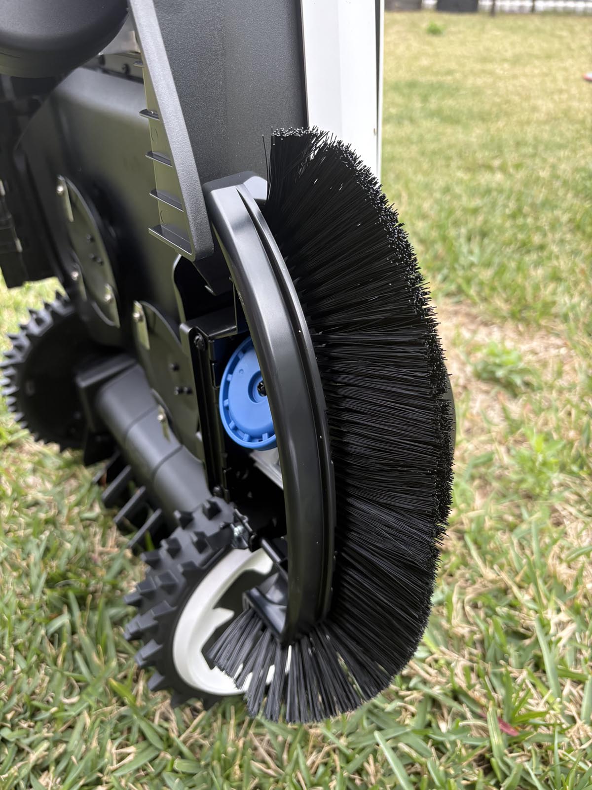 EcoVacs Goat A3000 PRO side brush trimmer 01