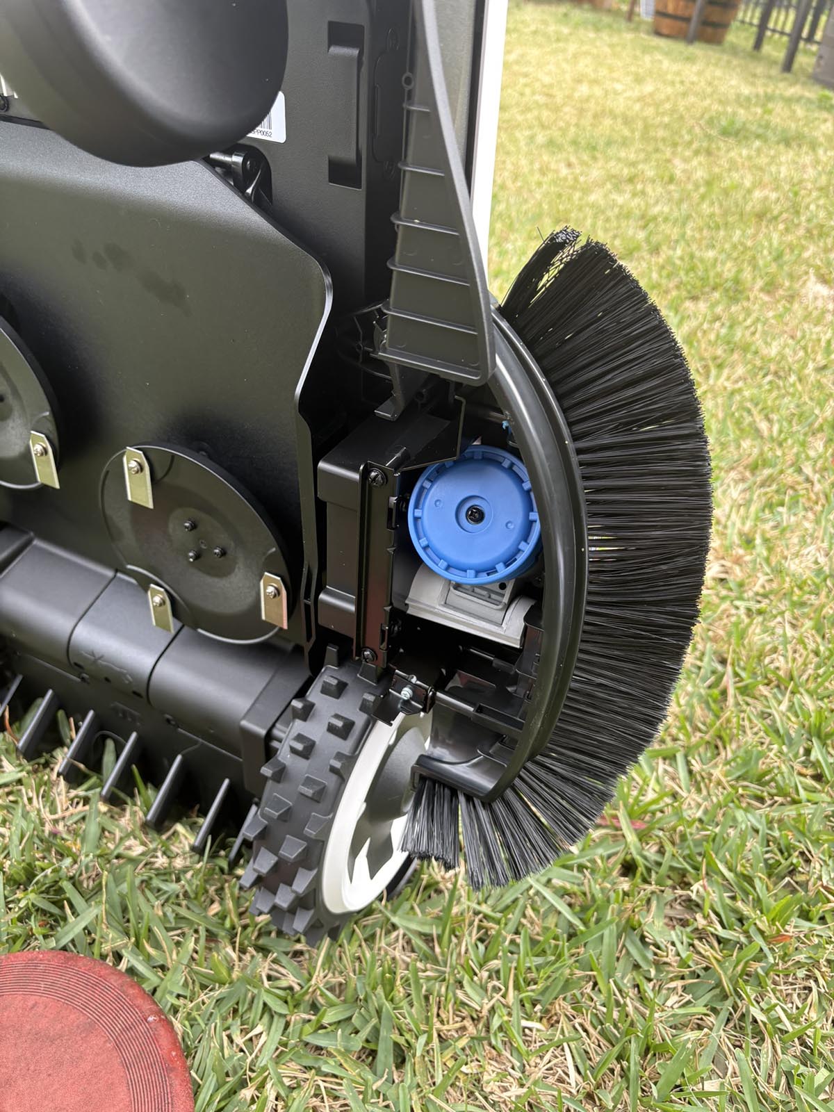 EcoVacs Goat A3000 PRO side brush trimmer 02