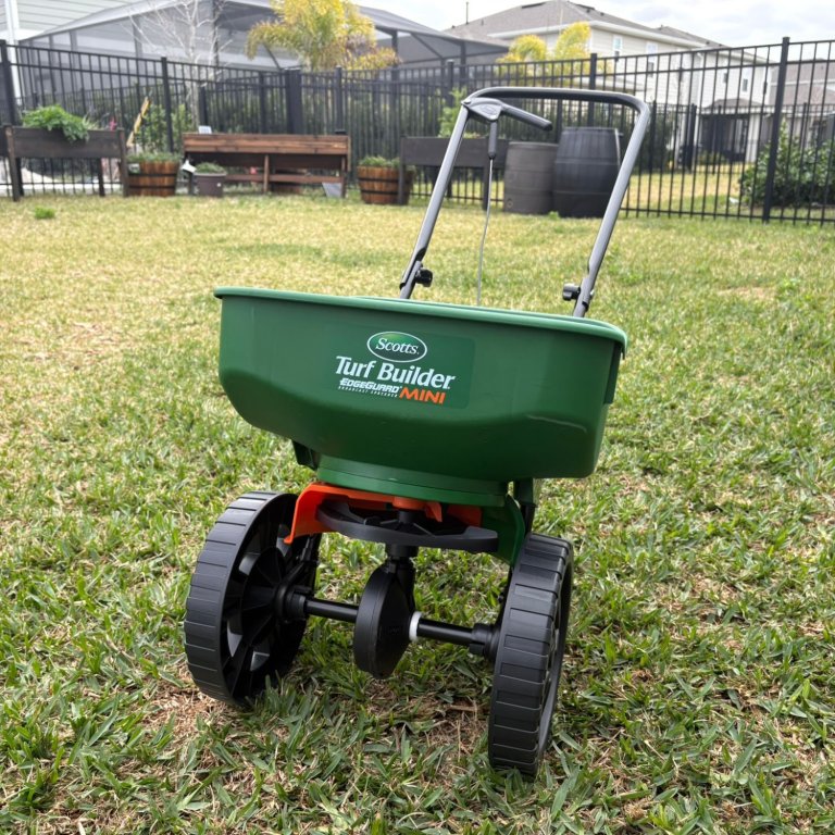 Scotts EdgeGuard Mini Broadcast Spreader