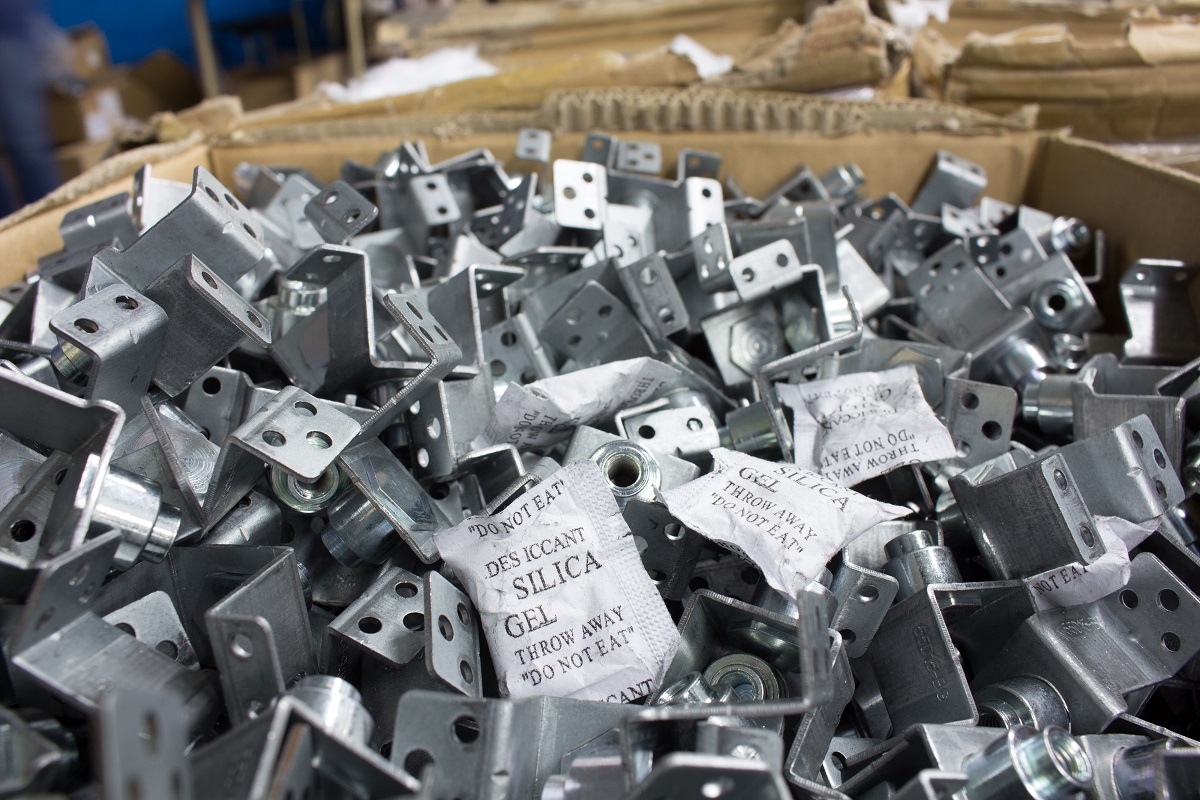 Examples of silica gel used in the manufacture of metal.