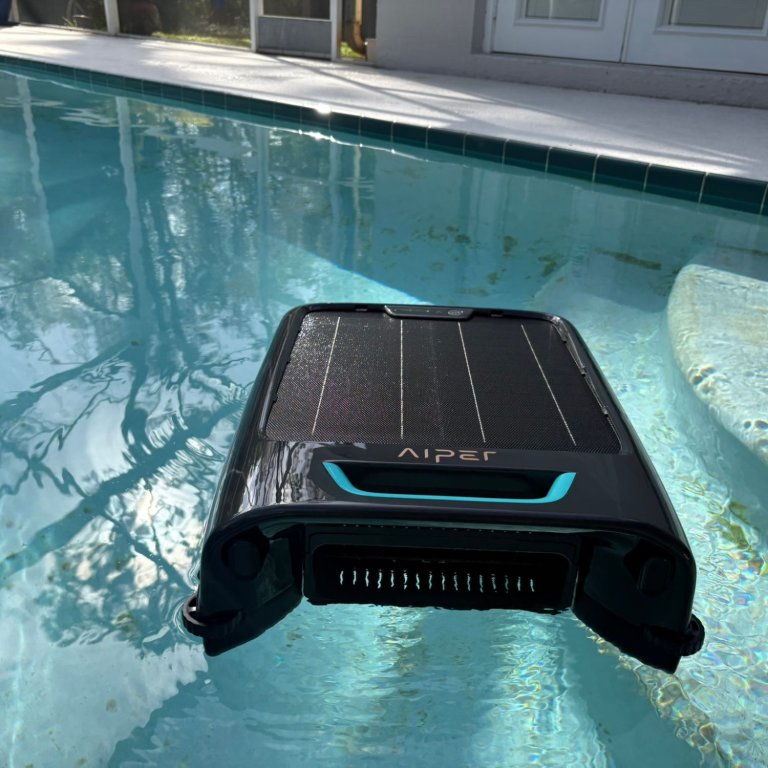 Aiper Skimmer close-up