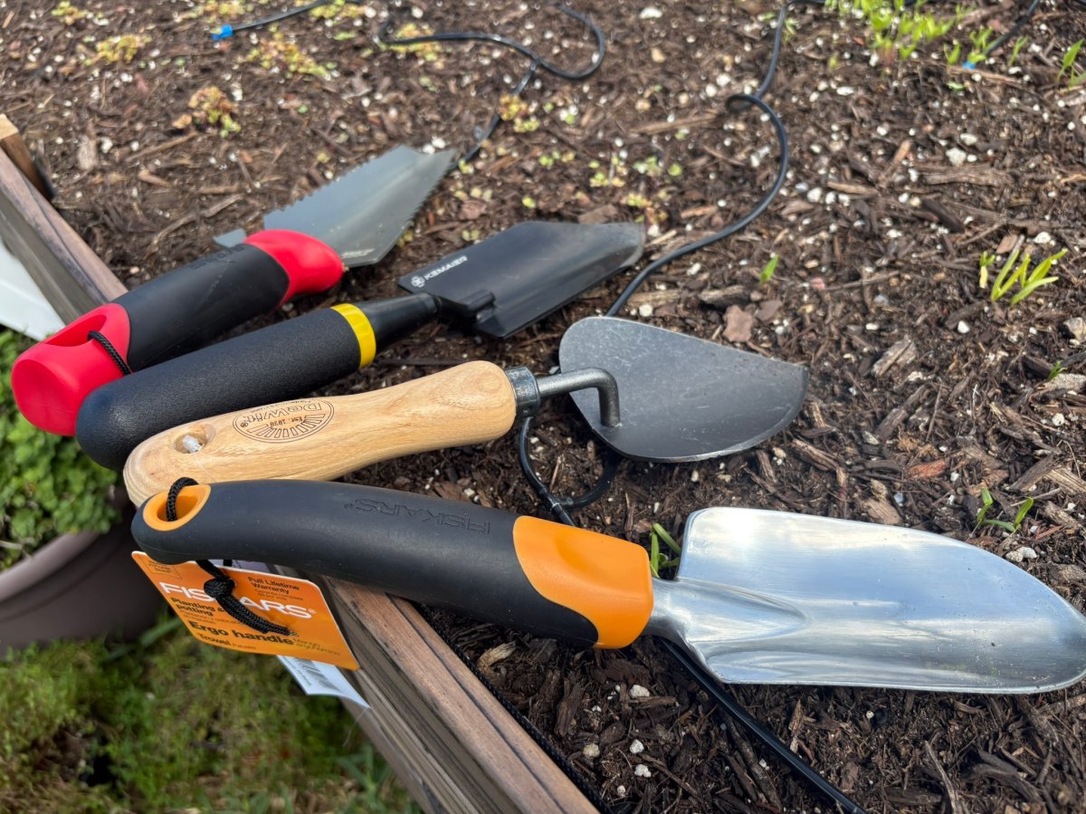 The Best Garden Trowels for Potting and Planting