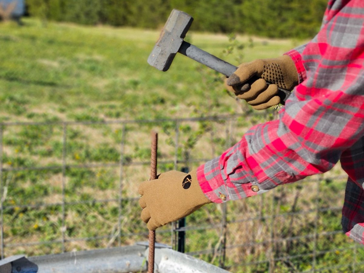Gloves for holding stakes