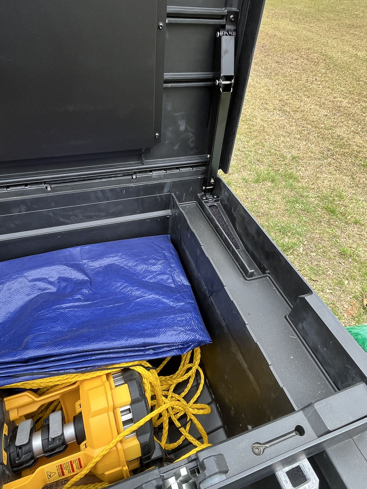 Decked Tool Box_heavy duty hinge