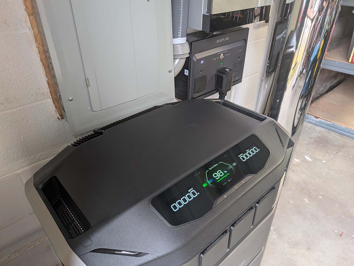 The input and output screen on the EcoFlow Delta Pro Ultra X