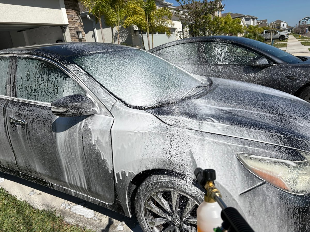 Using the Giraffe Tools pressure washer to wash a car