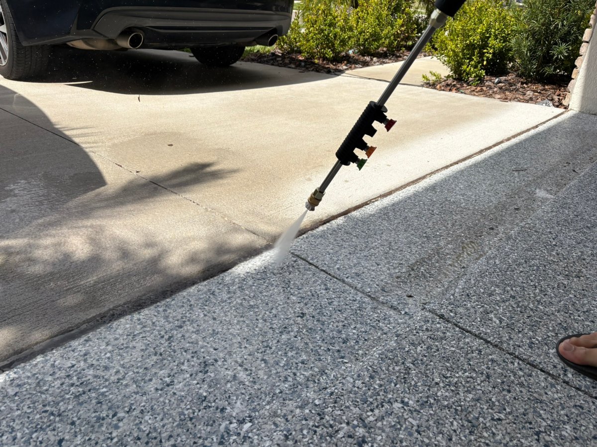 Using the Giraffe Tools pressure washer to wash a car 2