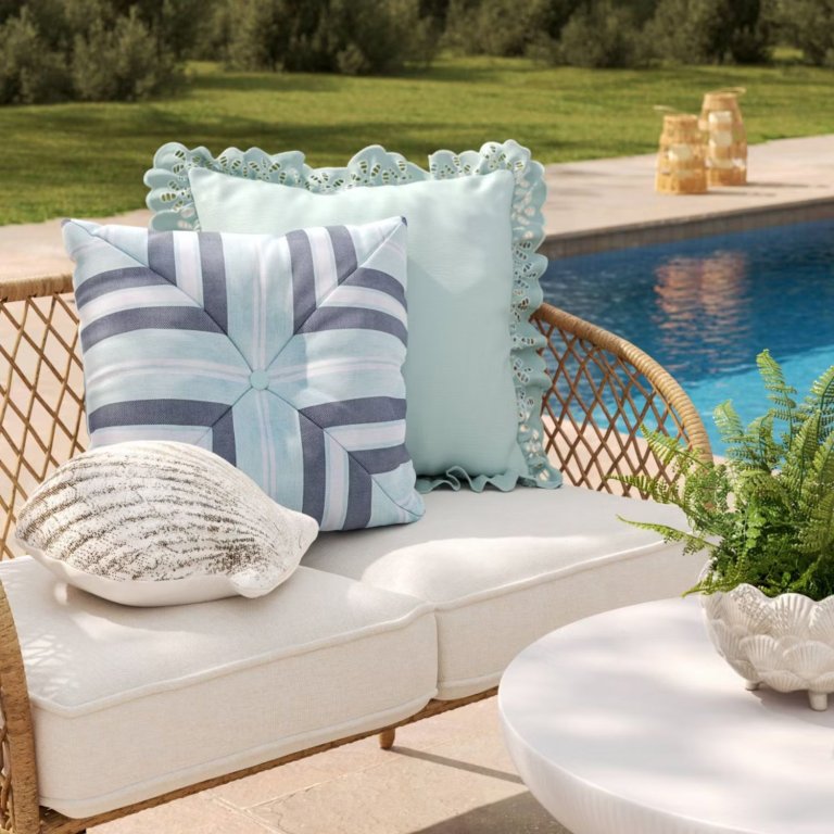 Shell Icon Outdoor Throw Pillow