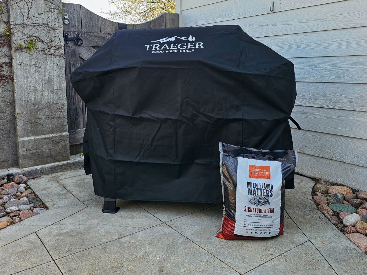Traeger cover and Traeger pellet