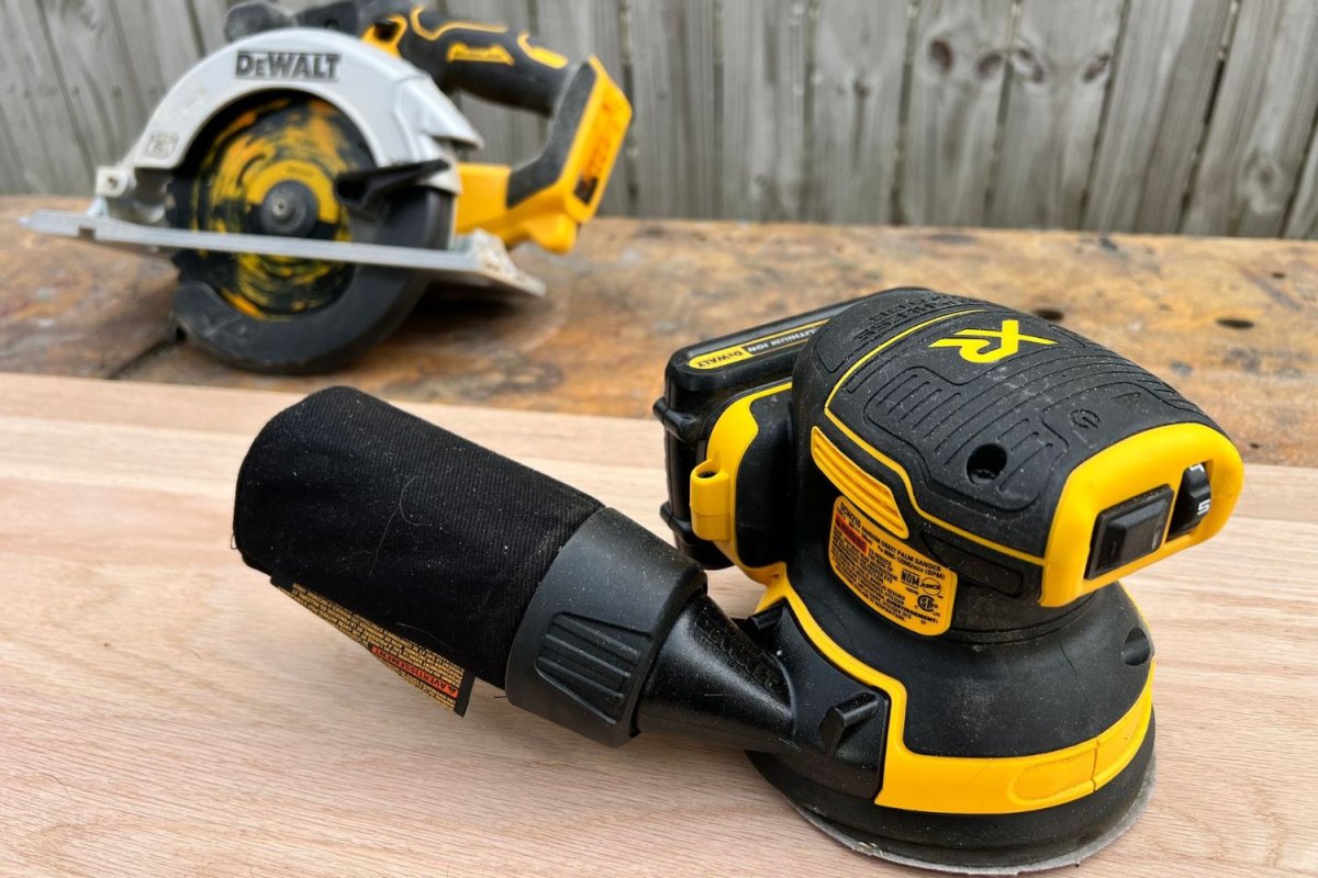 Both options of 7-Tool DeWalt Combo Kit