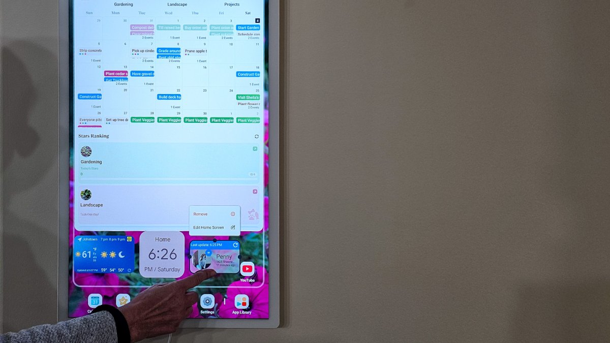 Cozyla screen is a touchscreen