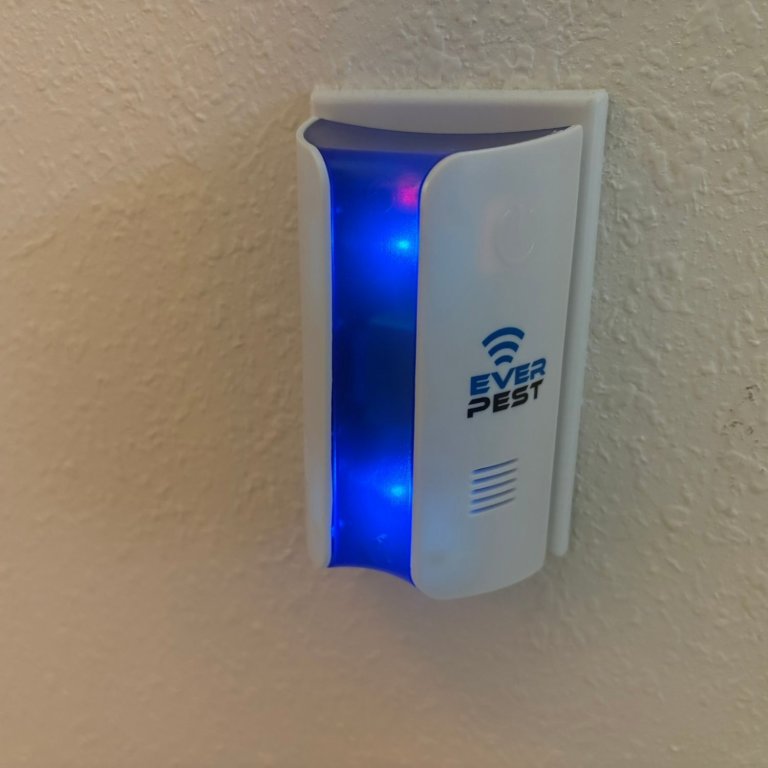 The Ever Pest Electromagnetic Ultrasonic Pest Repeller plugged in during testingh