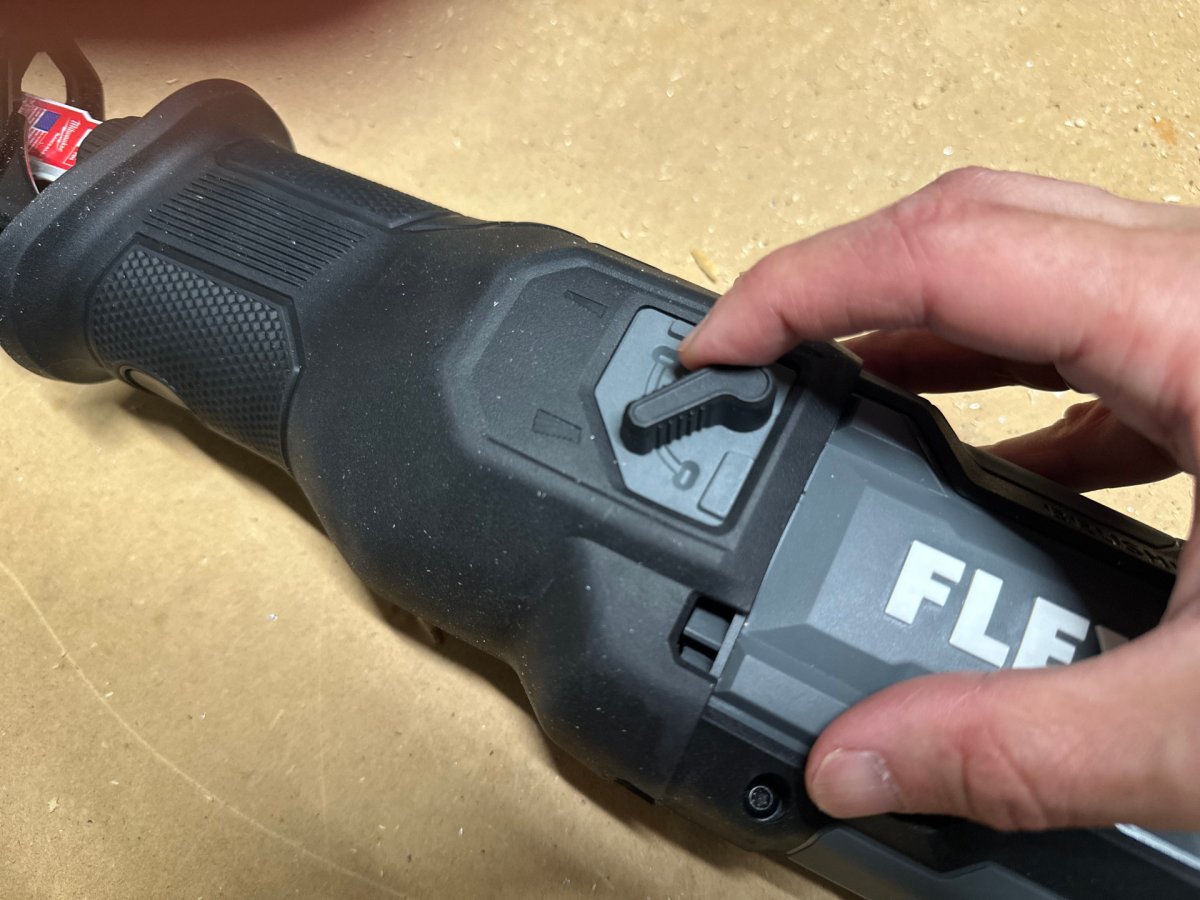 Flex Brushless FX2271 Reciprocating Saw buttons