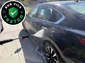 The Giraffe Tools Grandfalls Pro washing a car during testing