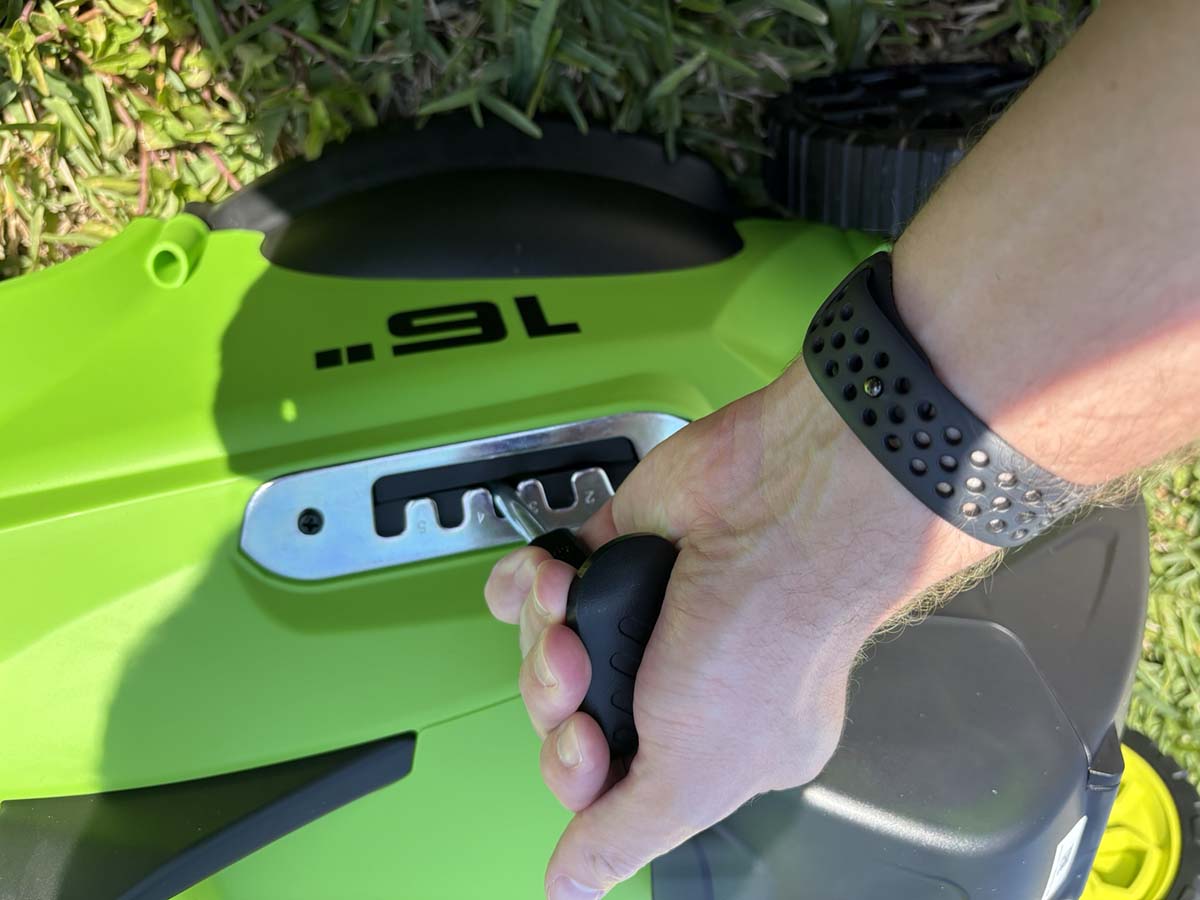 Greenworks small lawn mower height adjust