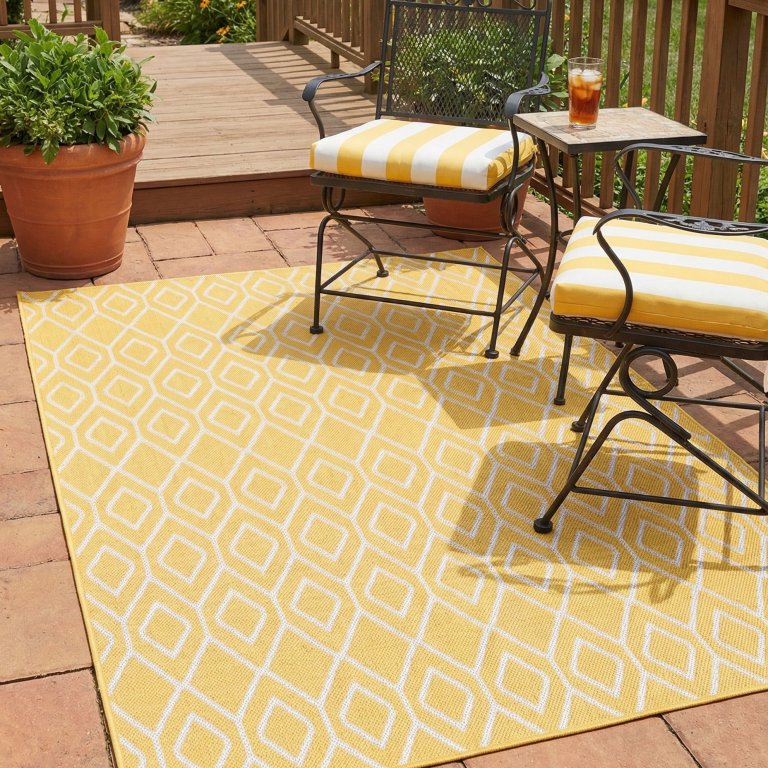 Memorial Day Deals at Rugs com Yellow Ivory 4' x 6' Easy-Clean Jill Zarin Turks and Caicos Indoor Outdoor Rug