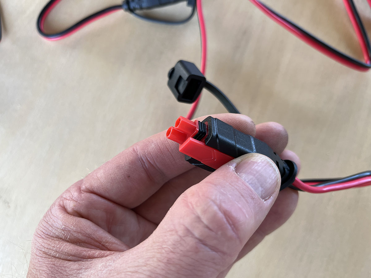 NOCO Genius 5_clamp lead connector
