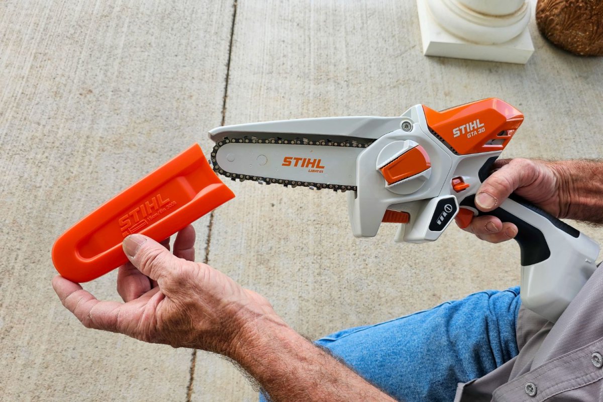 Protective sheath on Stihl GTA 30