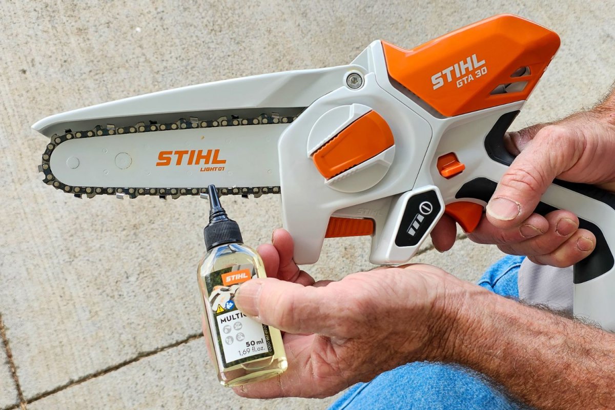 Protective sheath on Stihl GTA 30