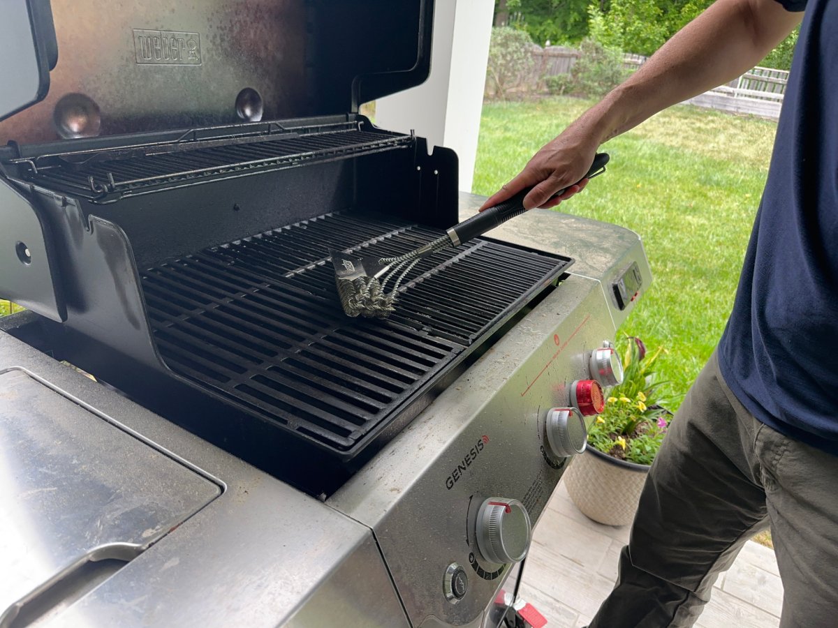 The Best Grill Brushes for Cleaning Grimy Grill Grates