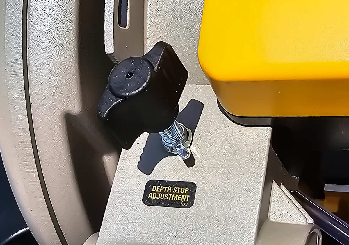 A knob on a wet saw used for adjuster the saw depth.
