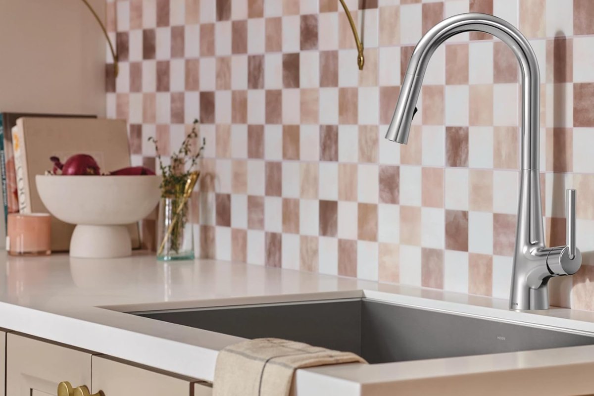 Moen Skiles Pulldown Kitchen Faucet With Swivel Control