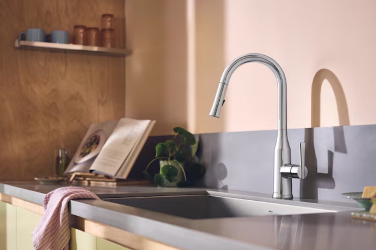 Moen Ronan Pulldown Kitchen Faucet With Swivel Control
