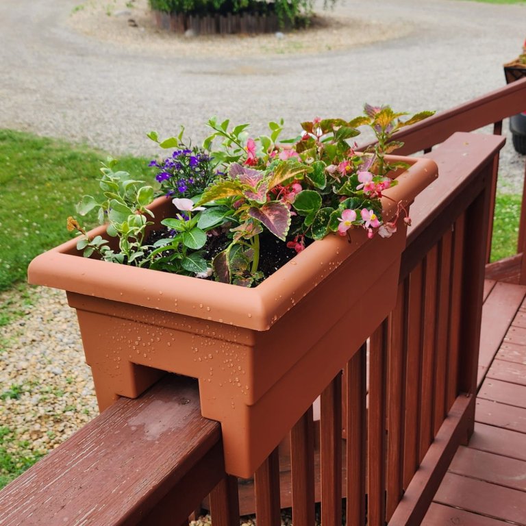 Root & Vessel Countryside Rail Planter