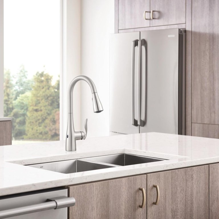 The Moen Arbor Motionsense installed in a contemporary kitchen