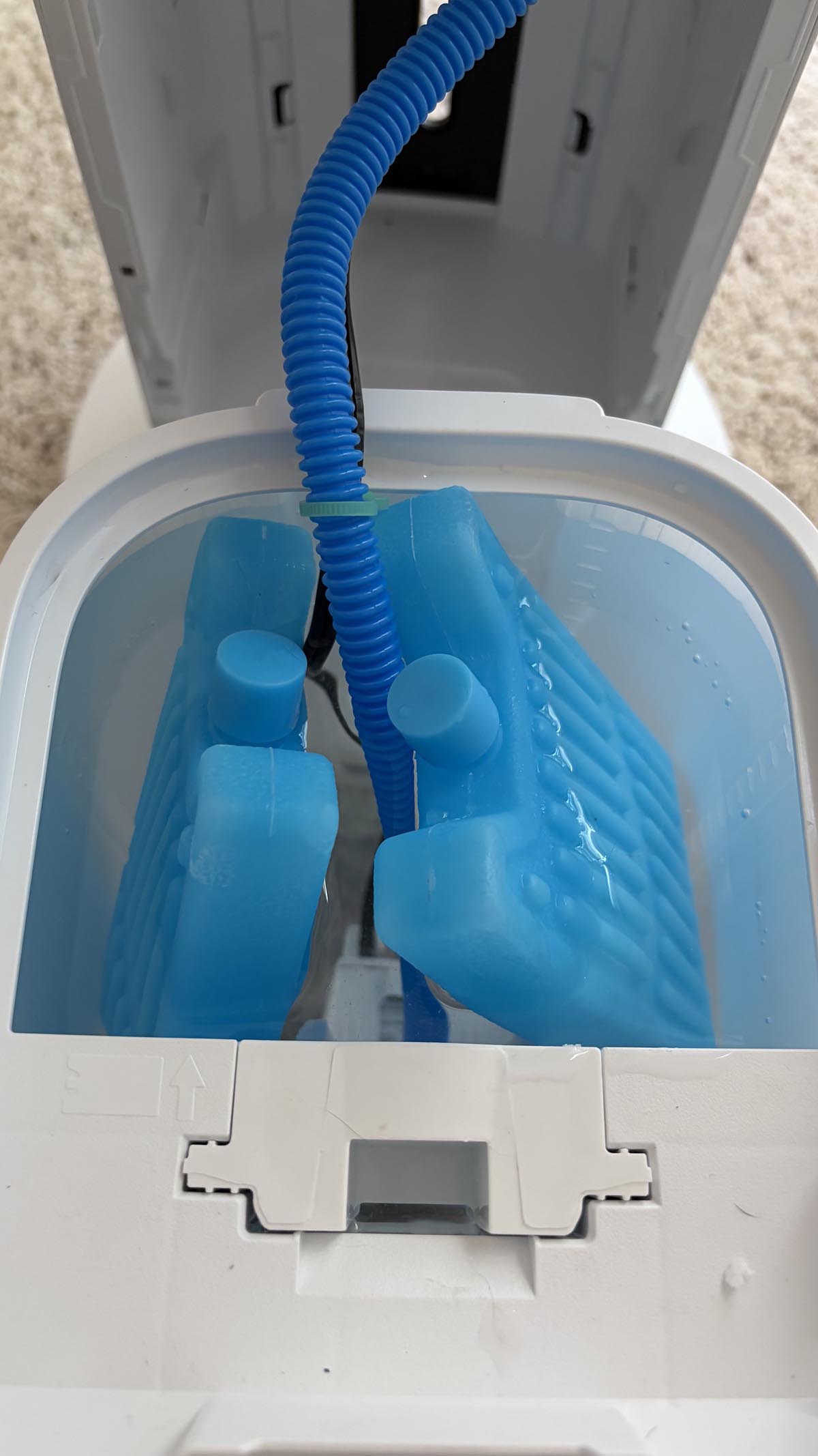 Adding ice packs to water tank of Dreo 712S Evaporative Air Cooler