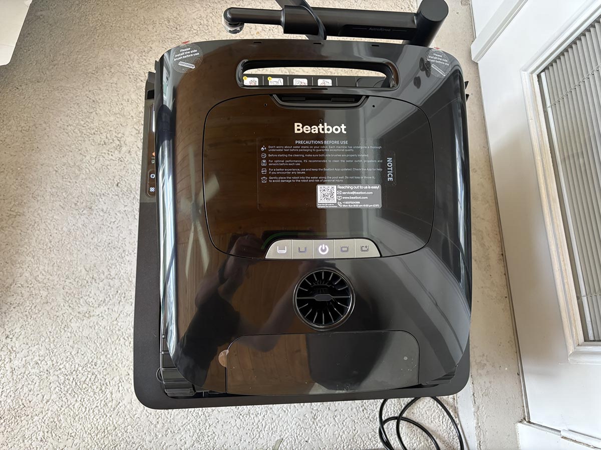 The Beatbot AquaSense X from the top