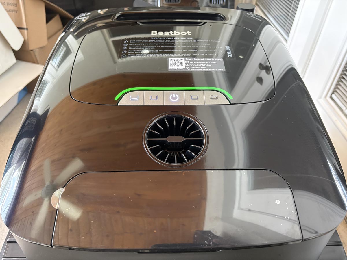 The Beatbot AquaSense X from the top