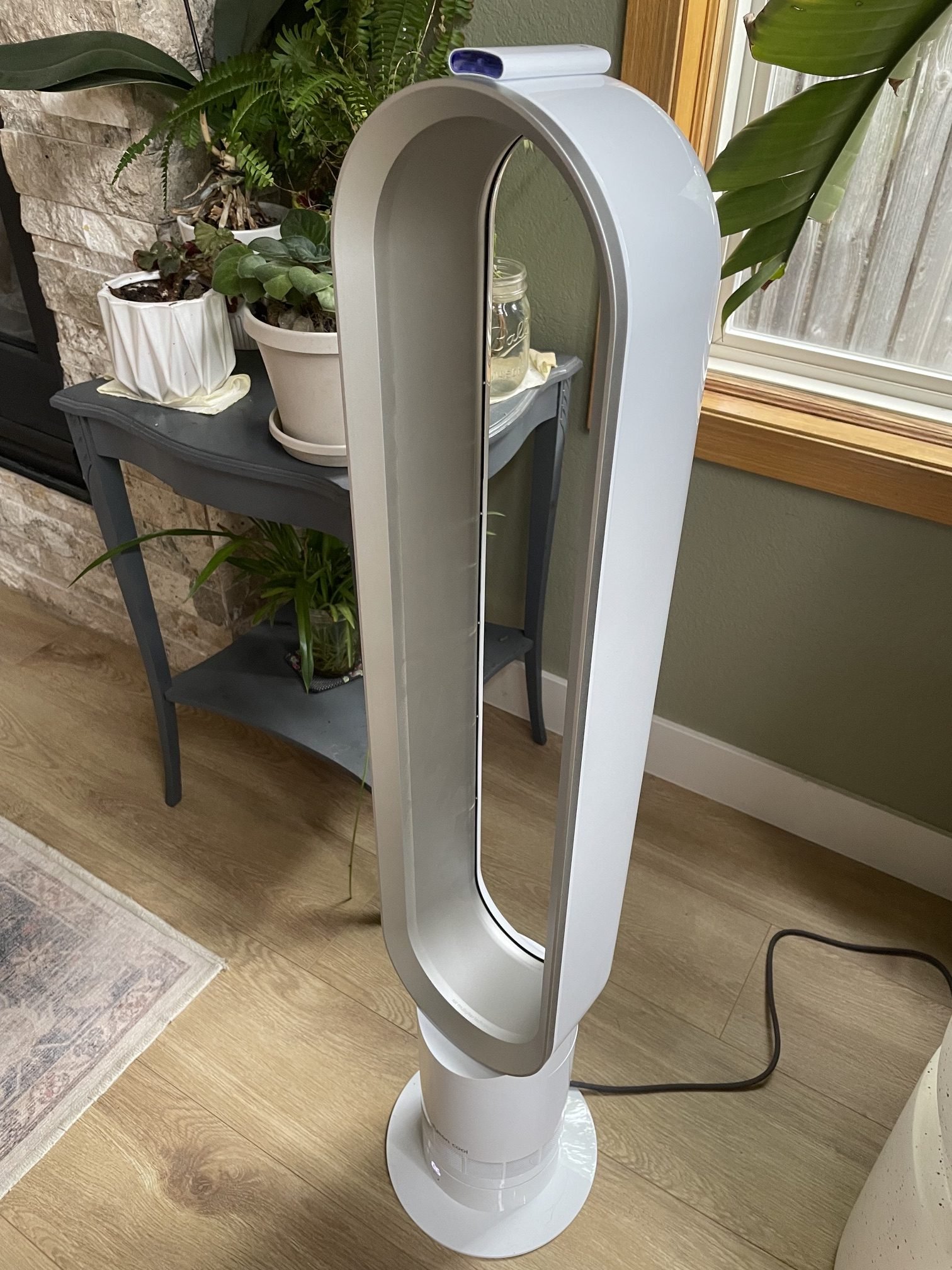 Dyson Cool AM07 Tower Fan from the side