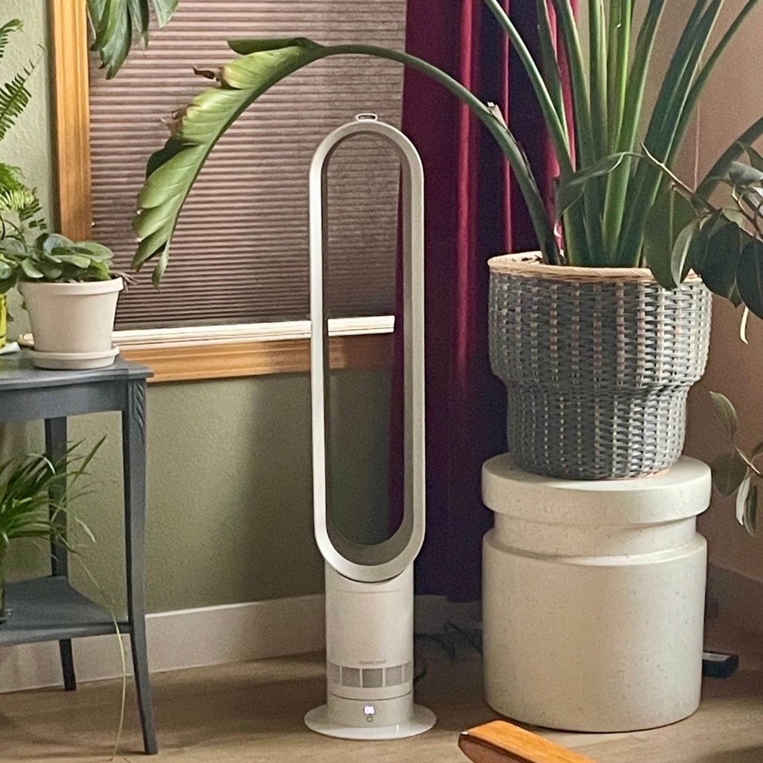 Dyson Cool AM07 Tower Fan Review: Equal Parts Powerful & Quiet