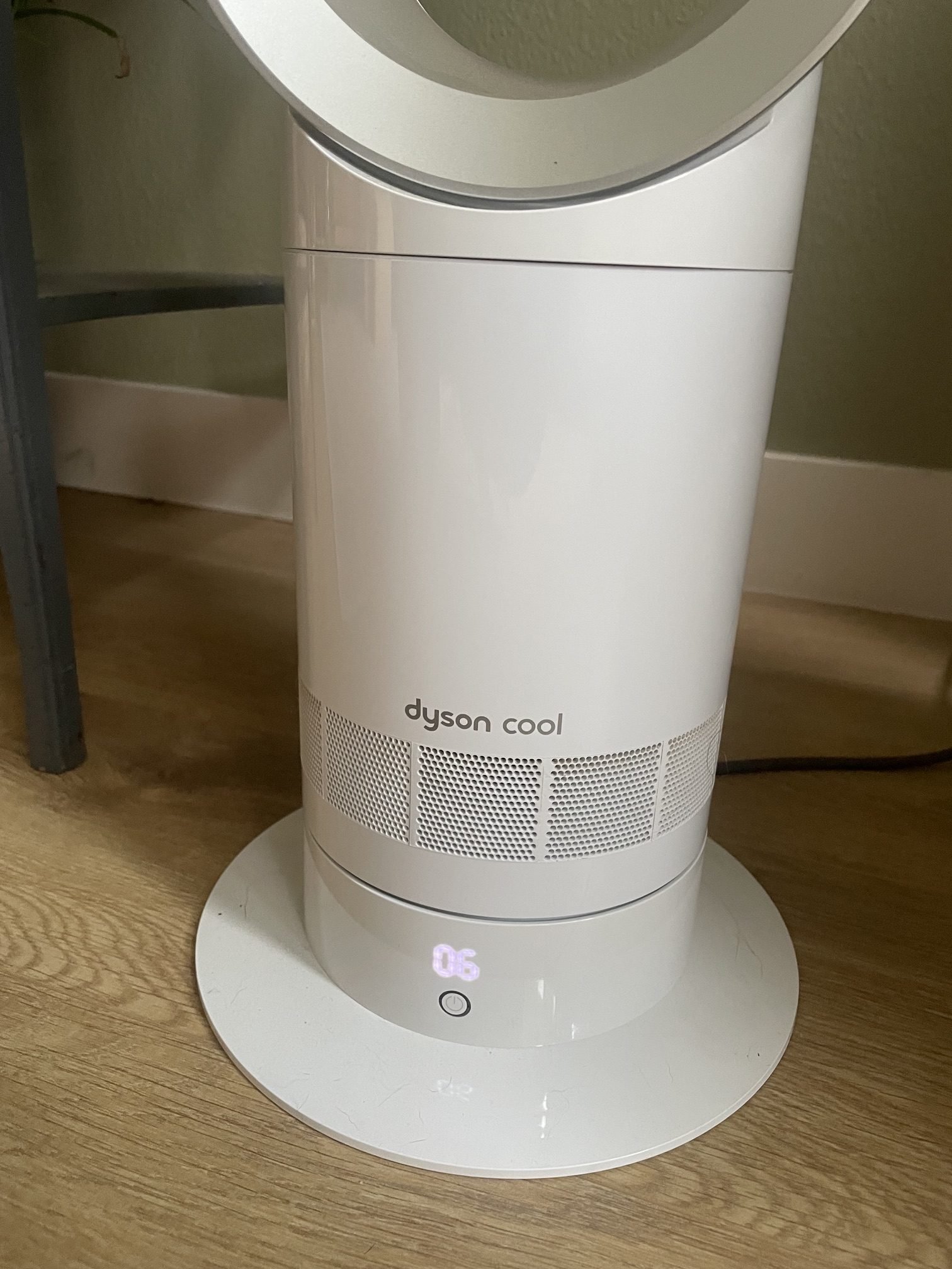 Dyson Cool AM07 Tower Fan one-button control