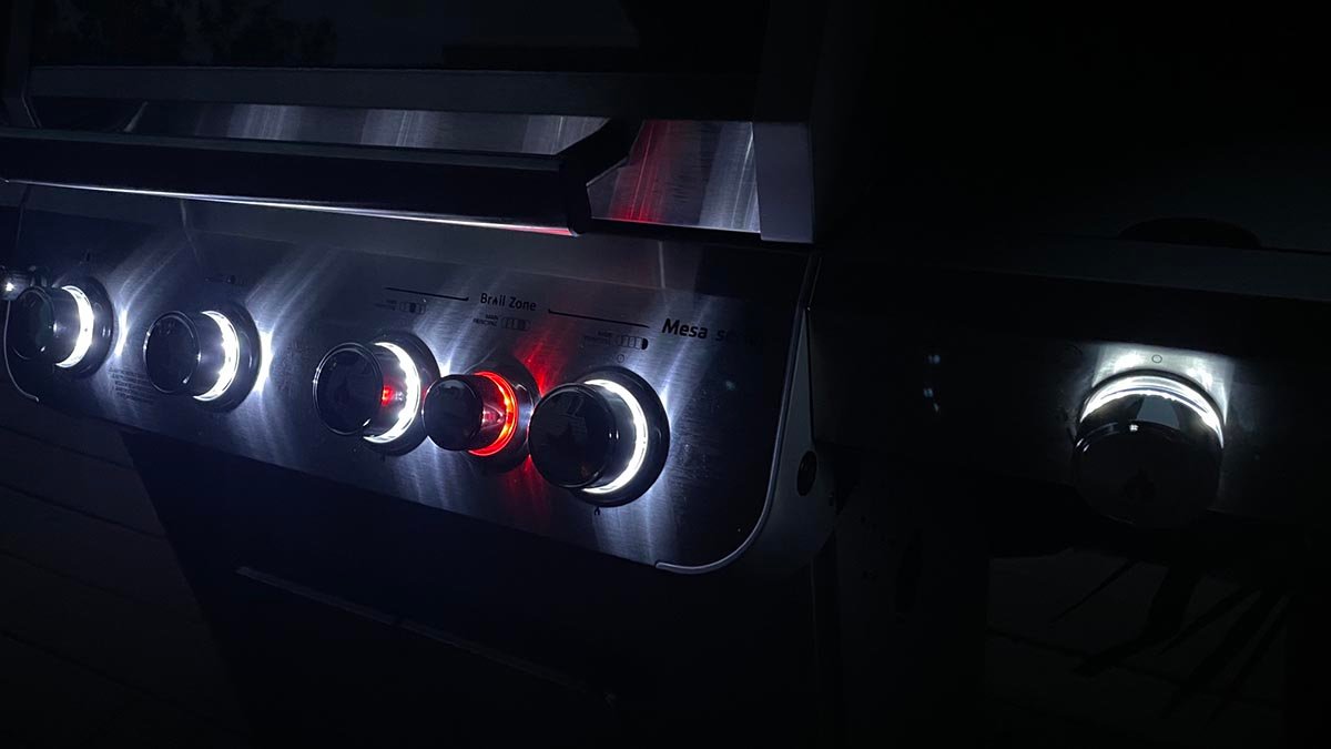 LIghts on the Monument Grills Mesa 415BZ Propane Gas Grill control knobs