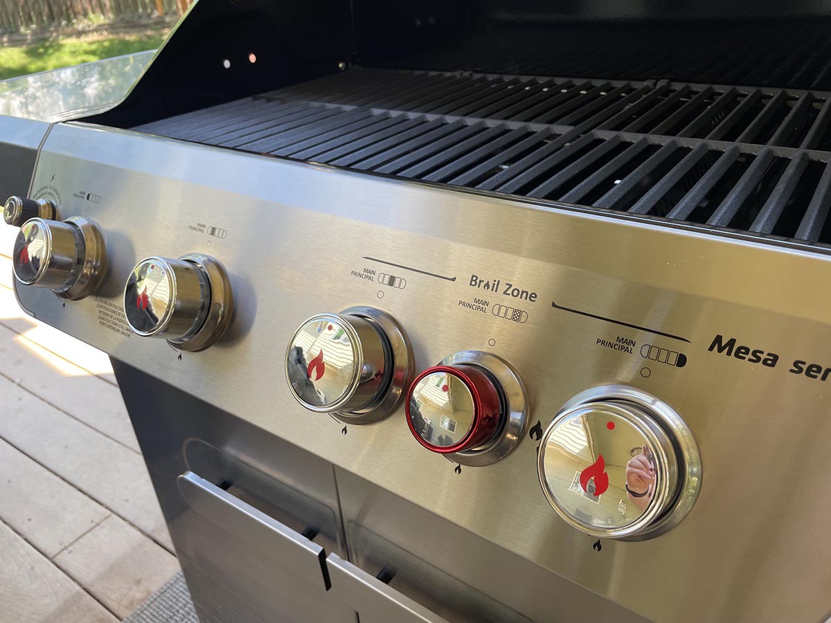 Monument Grills Mesa 415BZ Propane Gas Grill control knobs